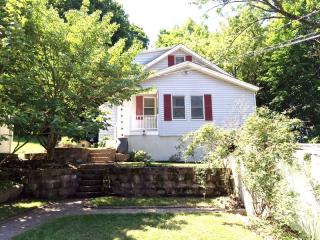 4 Howard St, Fredon, NJ 07860-2207