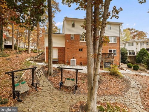 6702 Emporia Ct, Springfield VA  22152-3034 exterior