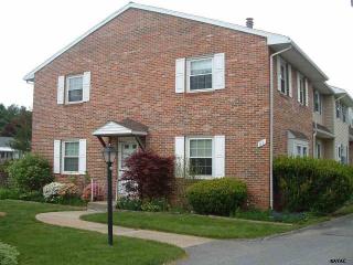 83 Fox Run Dr, York, PA 17403-4961