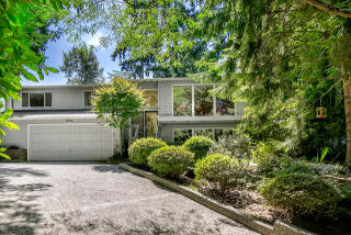 2221 109th Ave, Bellevue, WA 98004-2917