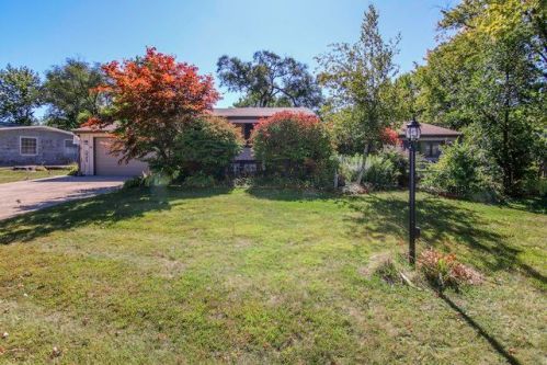 19 Briarcliff Rd, Boulder Hill, IL 60538-1903