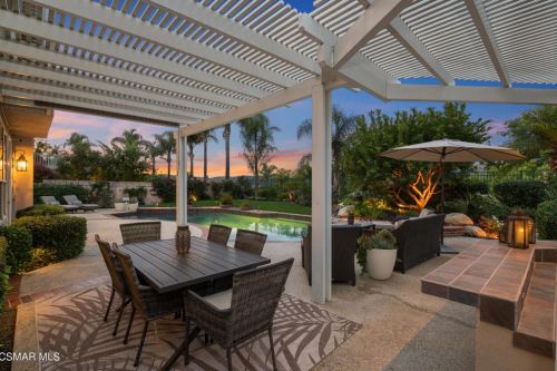 739 Twillin Ct, Simi Valley, CA 93065-7014