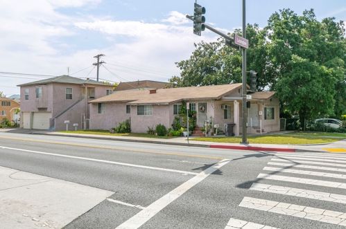 500 Lexington Dr, Glendale CA  91203-3032 exterior