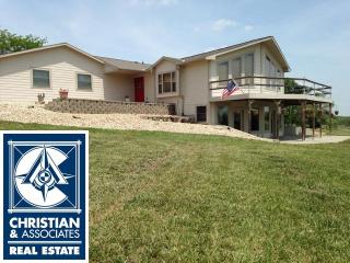15235 Lakeview Cir, Wamego, KS 66547-9786