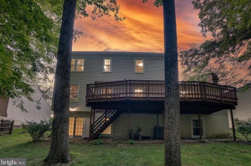 5835 Oakland Park Dr, Springfield VA  22015-2438 exterior