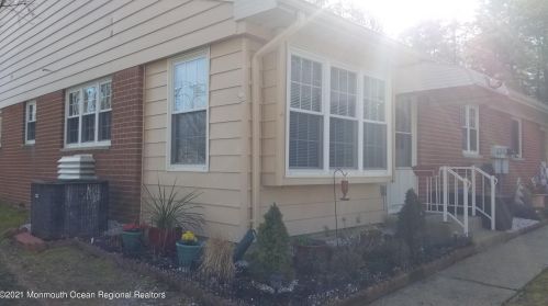 35 Molly Pitcher Blvd, Lakehurst, NJ 08759-1561