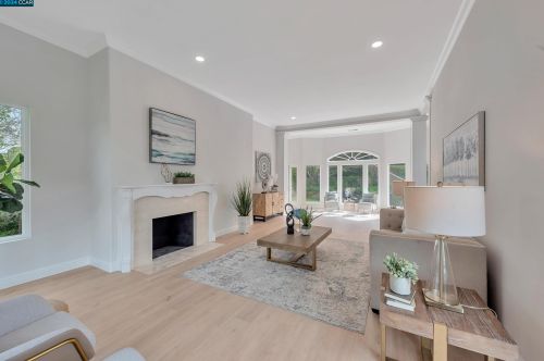 51 La Cuesta Rd, Orinda, CA 94563-2325