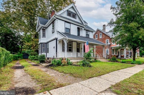 51 Warren St, Beverly, NJ 08010-1323