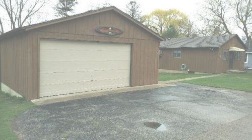 42353 Chestnut St, Antioch, IL 60002-7308