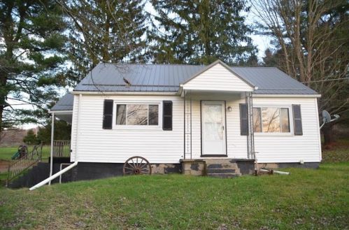 1312 Dime Rd, Vandergrift, PA 15690-8125