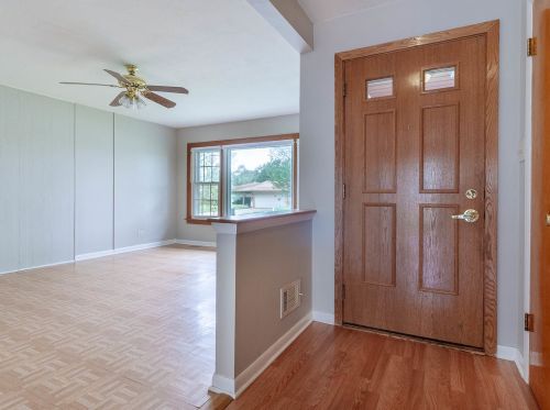 671 Pinewood Dr, Elk Grove Vlg, IL 60007-4620