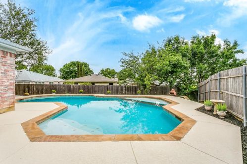 8100 Broken Arrow Rd, Fort Worth TX  76137-1291 exterior