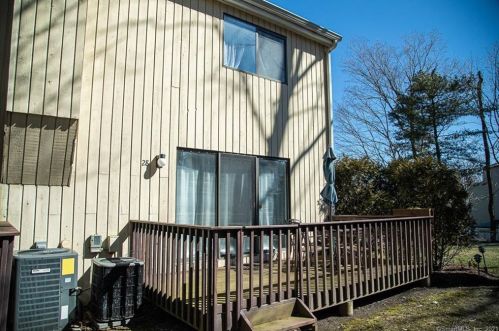 300 Flax Hill Rd, Norwalk CT  06854-2500 exterior