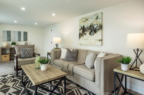 8212 Munster Dr, Huntington Beach CA  92646-5025 exterior