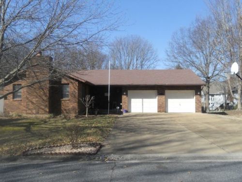 205 Oak Tree Dr, Columbia, IL 62236-1145