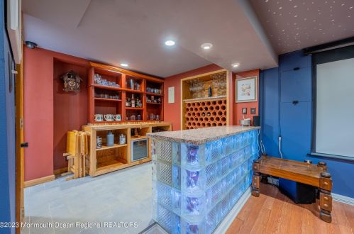 15 Hartshorne Pl, Middletown NJ  07748-2520 exterior
