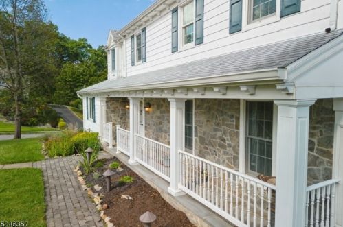 1 Crest Rd, Cedar Knolls, NJ 07927-1503