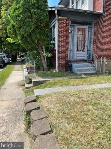 1718 Wayne St, Harrisburg, PA 17104-2658