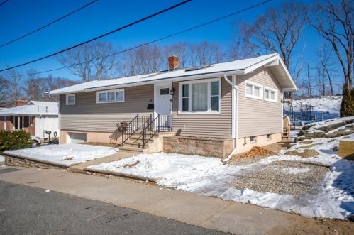 8 Dunbar Ave, Providence, RI 02904-3213