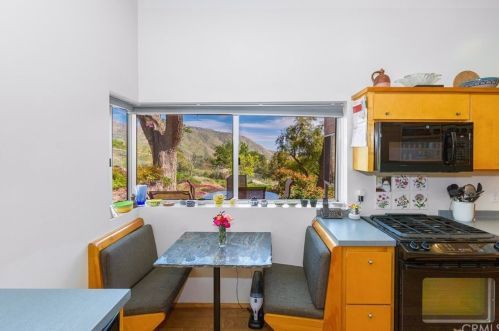 2025 Mt Vernon Ave, Riverside CA  92507-2528 exterior