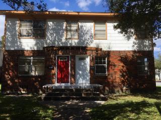 1604 Alabama St, Houston TX  77006-4102 exterior