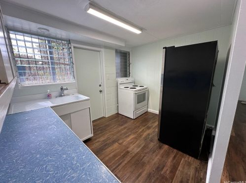 1734 Huna St, Honolulu HI  96817-2438 exterior