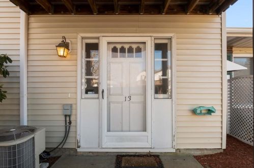 13 Fox Ridge Cres, Warwick, RI 02886-1705