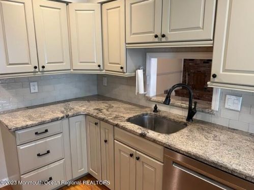 31 Cold Indian Springs Rd, Tinton Falls NJ  07712-3366 exterior