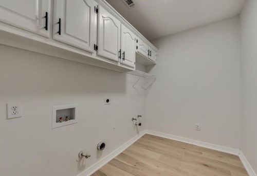 1412 Melody Ln, Carrollton TX  75006-2973 exterior