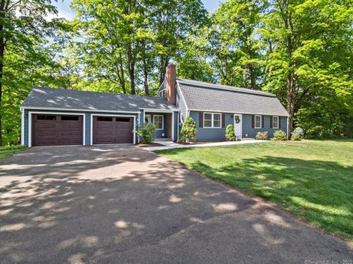 16 Deerfield Dr, Somers CT  06071-1630 exterior