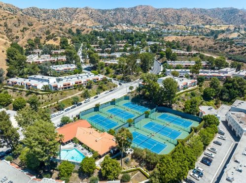 9762 Via Roma, Burbank, CA 91504-1136