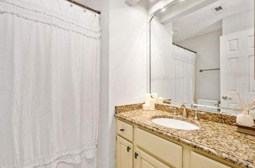 1239 Brookhaven Park Pl, Atlanta GA  30319-4570 exterior