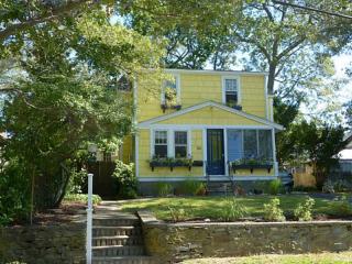 86 Wannisett Ave, East Providence, RI 02915-2939
