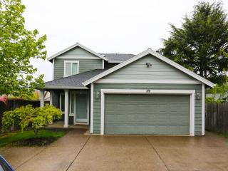 319 Cambridge Dr, Newberg, OR 97132-1061
