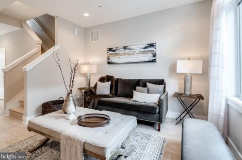 906 5th St, Philadelphia PA  19123-1455 exterior