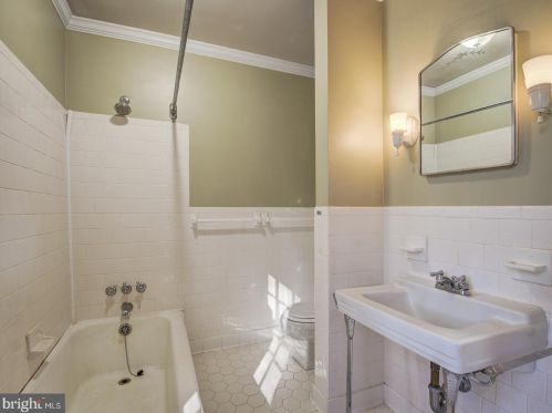 12500 Meadowood Dr, Silver Spring MD 20904-2928 exterior