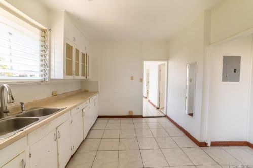 1815 Lanakila Ave, Honolulu HI  96817-2118 exterior