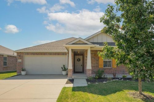 5913 Mountain Bluff Dr, Fort Worth, TX 76179-7229