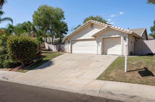9282 Ramona Ct, El Cajon, CA 92021-1981