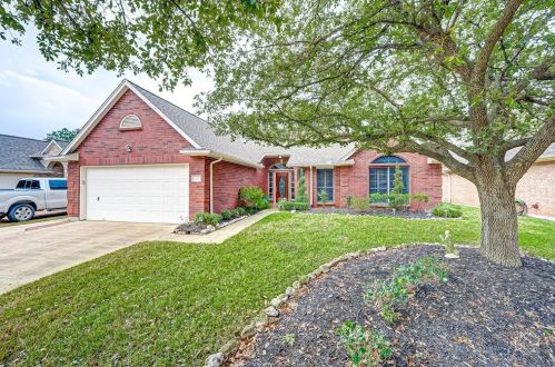 715 Country Meadows Dr, Pearland, TX 77584-4034