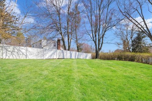 16 Charter Rd, Ellington CT  06029-4224 exterior