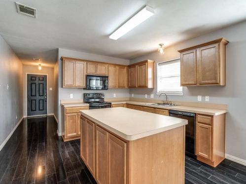 1213 Toledo Bend Dr, Princeton TX  75407-2856 exterior