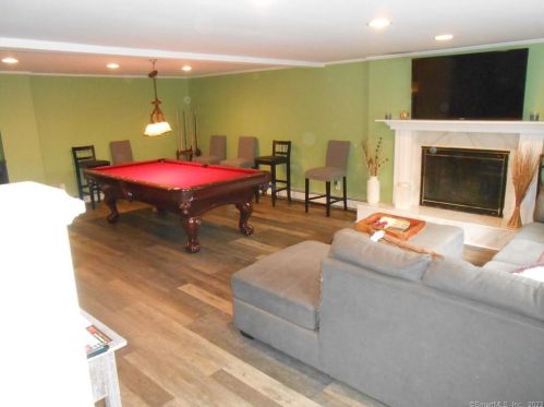 63 Rocks Rd, Norwalk CT  06851-2918 exterior
