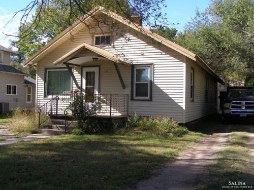 208 Charles St, Holyrood, KS 67450-9608