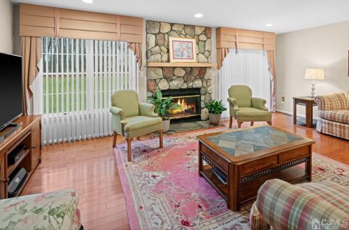 32 Coriander Dr, Princeton NJ  08540-9425 exterior