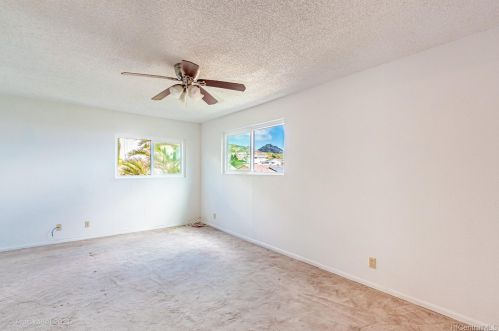 1043 Kaumoku St, Honolulu HI  96825-1307 exterior