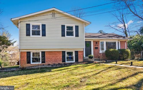 8008 Rockglen Ct, Springfield, VA 22152-1835