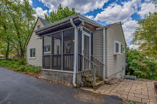 416 Channel Dr, Island Lake, IL 60042-9745