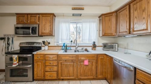 60 Van Nostrand Ave, Dover NJ  07801-4827 exterior