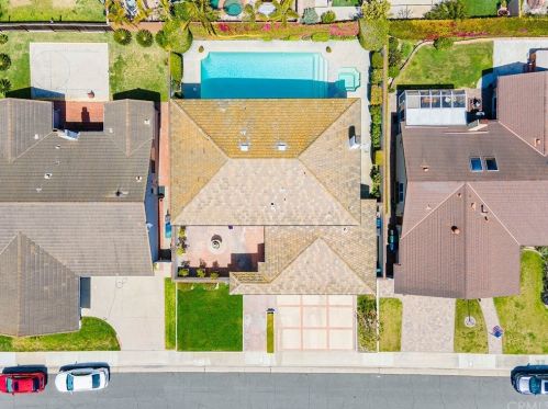 6801 Jardines Dr, Huntington Beach, CA 92647-6629